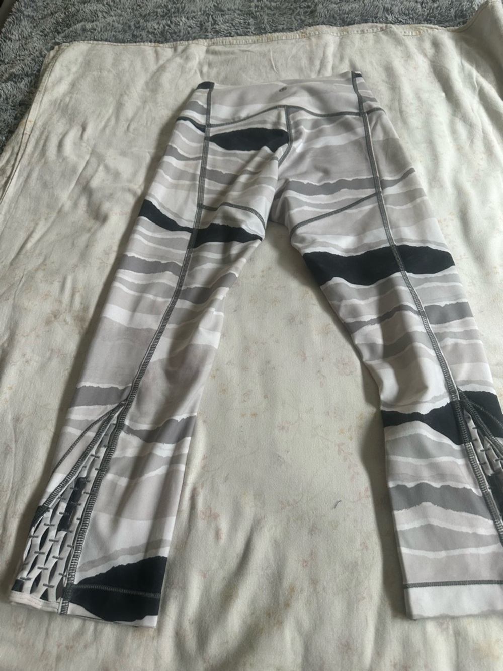 lululemon athletica Light Gray & Ivory Tie-Dye Top